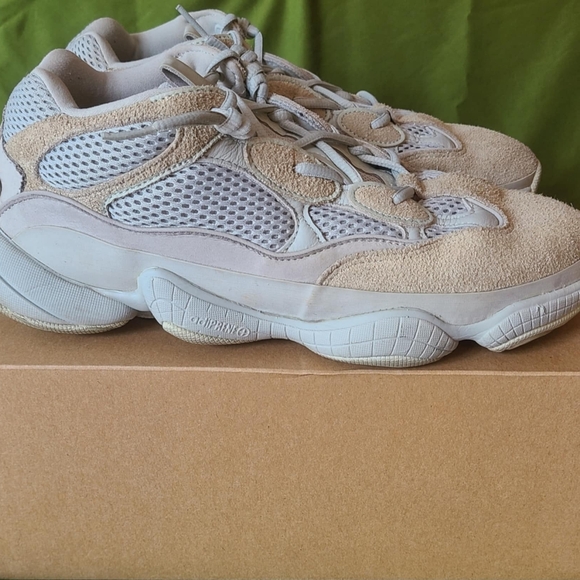 Addidas Yeezy 500 - Salt 2018 (Model ART EE7287) size 11. Pre-owned - Picture 3 of 6